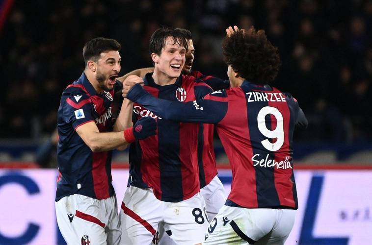 爱游戏官方-亚洲足球豪强交锋,球迷热情高涨