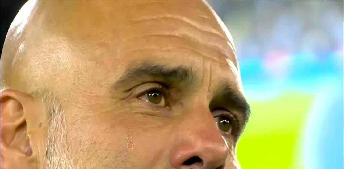 爱游戏网址-足球场上风起云涌,球迷热血沸腾,掌声雷动