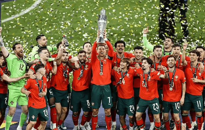 爱游戏亚洲官网-欧洲杯预选赛打响,球队竞逐荣誉的简单介绍