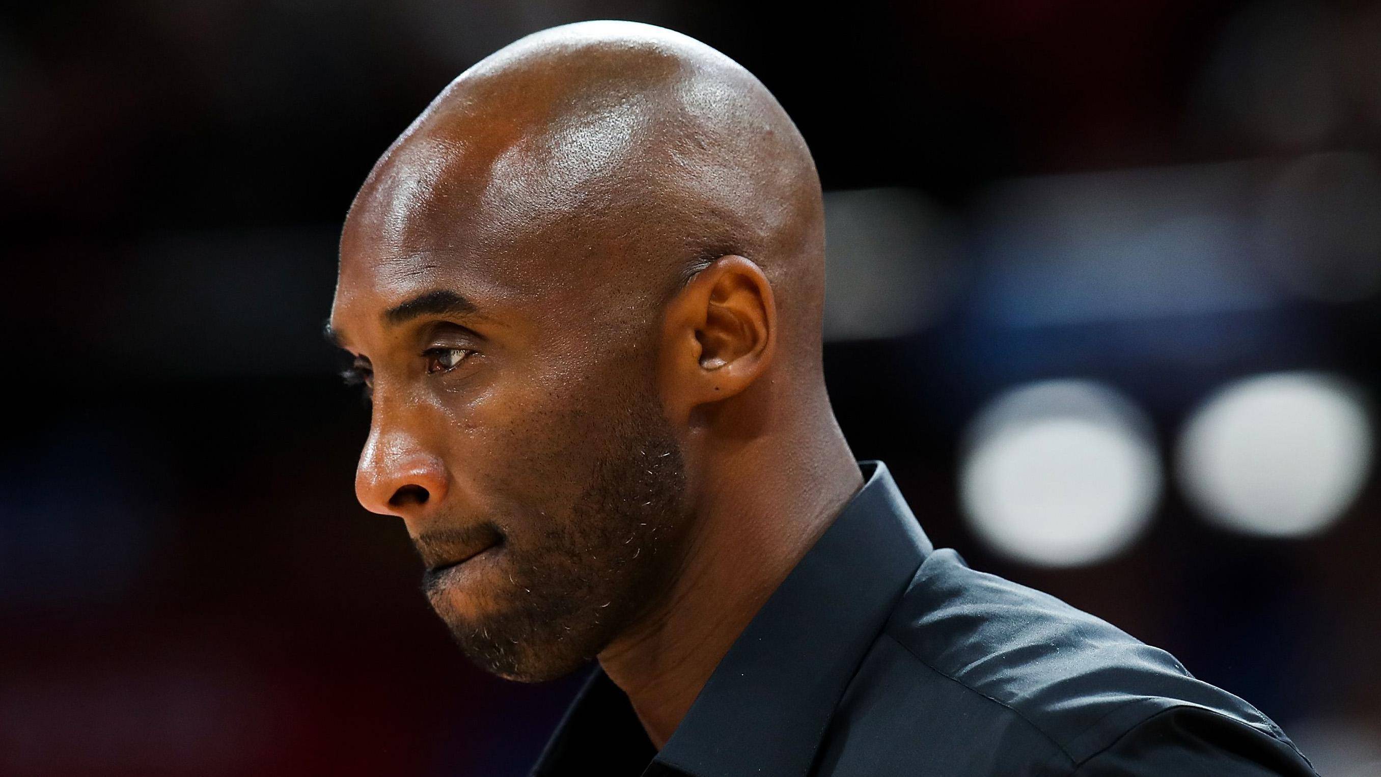 爱游戏官方-巨星科比受邀出席总决赛,球迷热切期待与他的互动