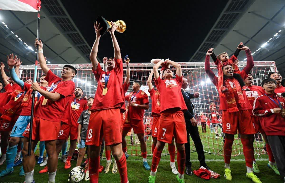 爱游戏在线-强队在比赛中击败对手夺得胜利