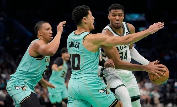 爱游戏登录入口-雄鹿不敌老鹰,字母哥寂寞一人