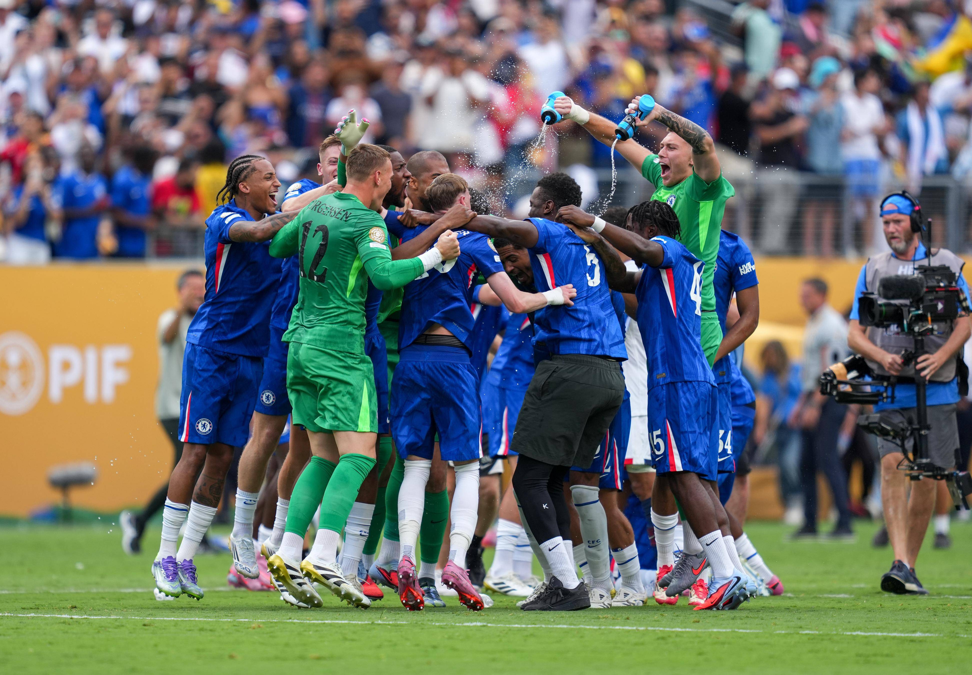 国外球队在比赛中斗志十足取胜